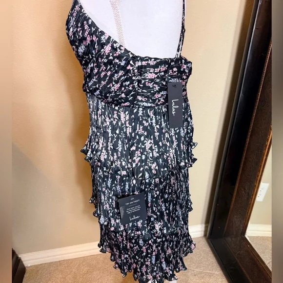 NWT Lulus Quaint Cutie Floral Tiered Dress size medium - Picture 5 of 9